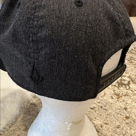 Volcom hat - Picture 4 of 6